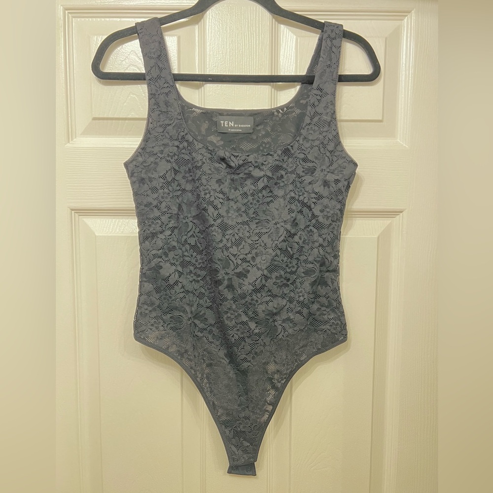 TEN by Babaton Aritzia Black Floral Lace Bodysuit Size M